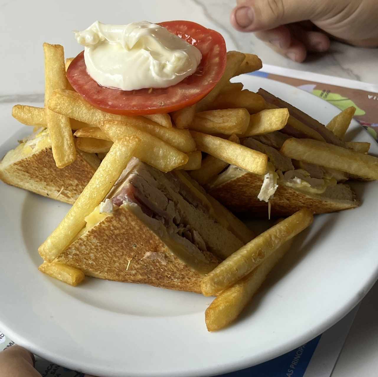 Emparedados /Sandwiches - Club Sandwich