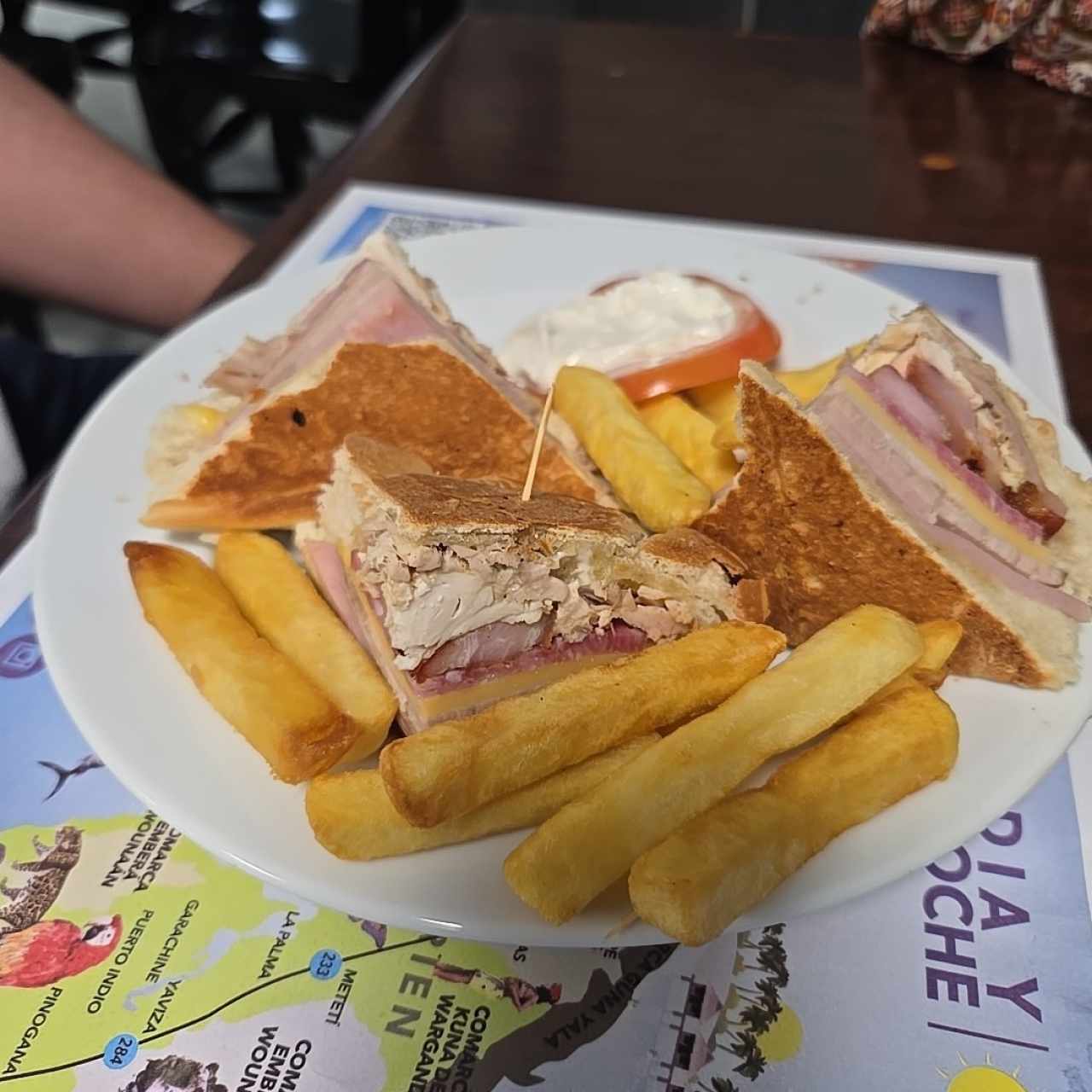 Emparedados /Sandwiches - Club Sandwich
