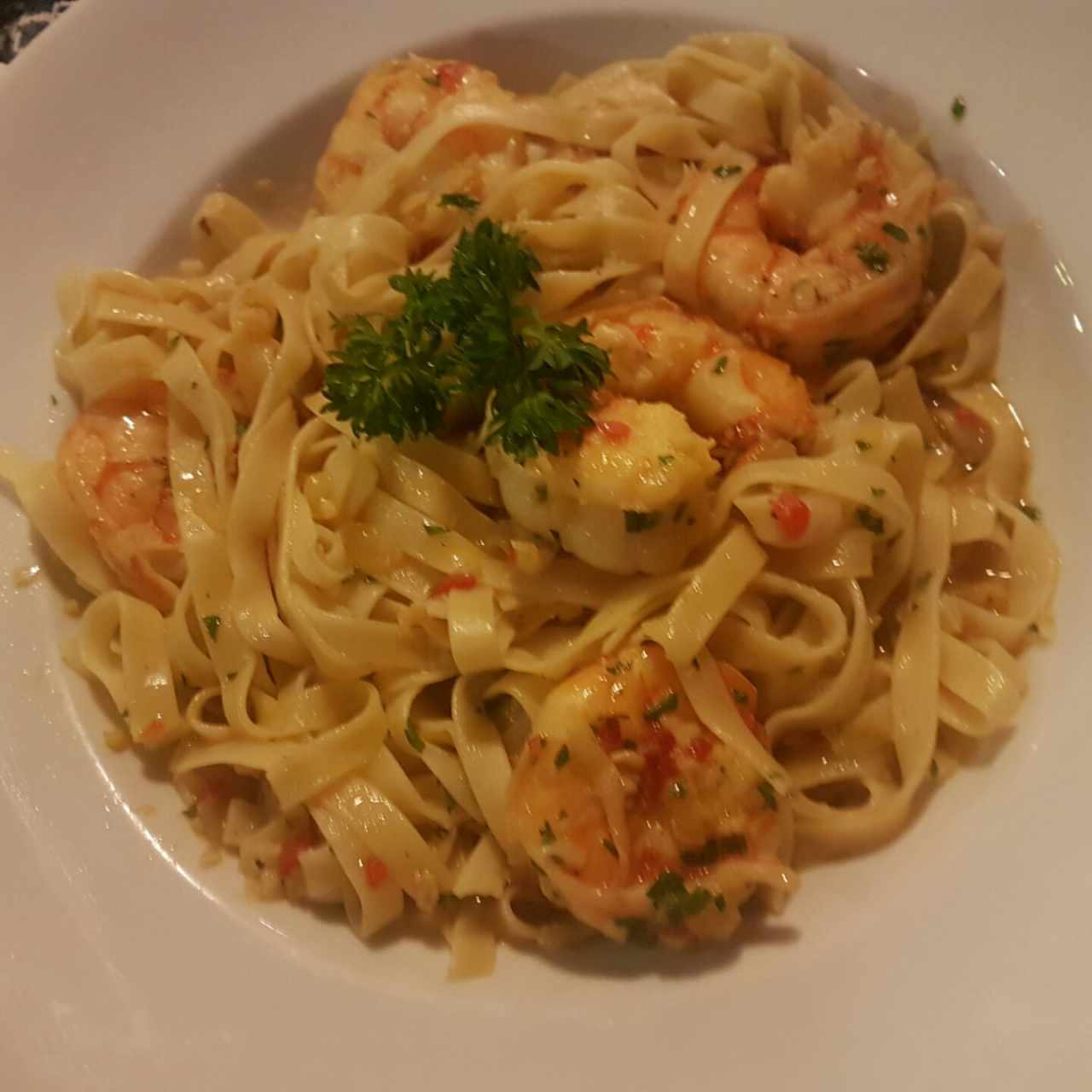 fetuchino de langostino al ajillo