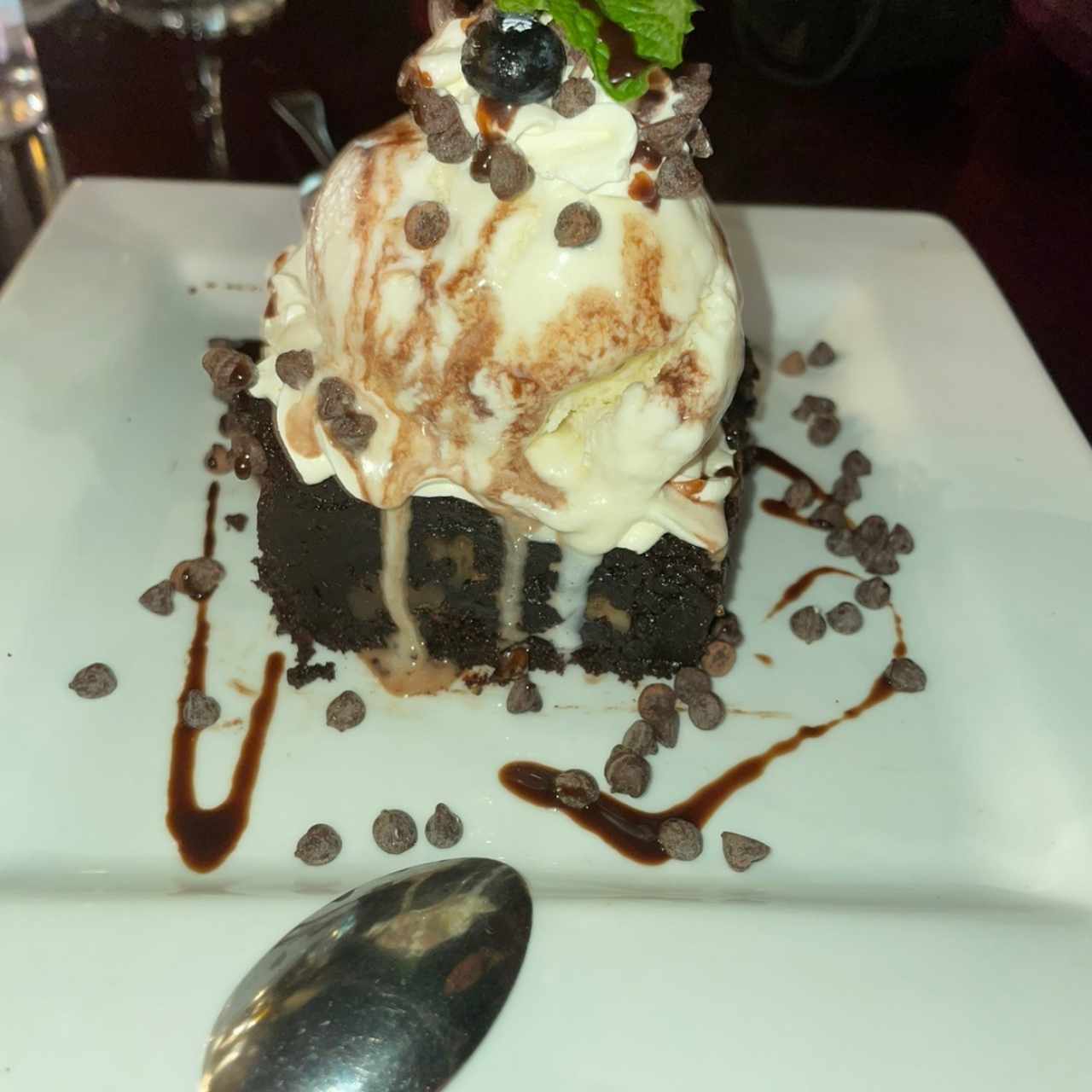 Brownie con helado