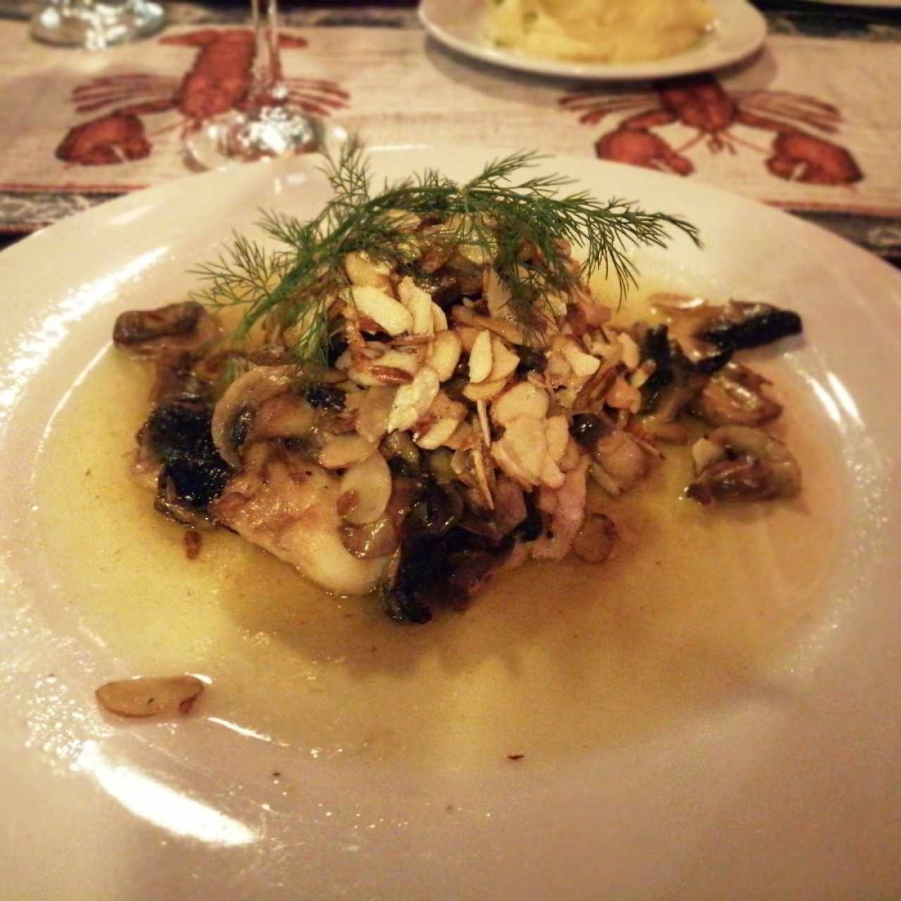 filete de pescado con champiñones y almendras z