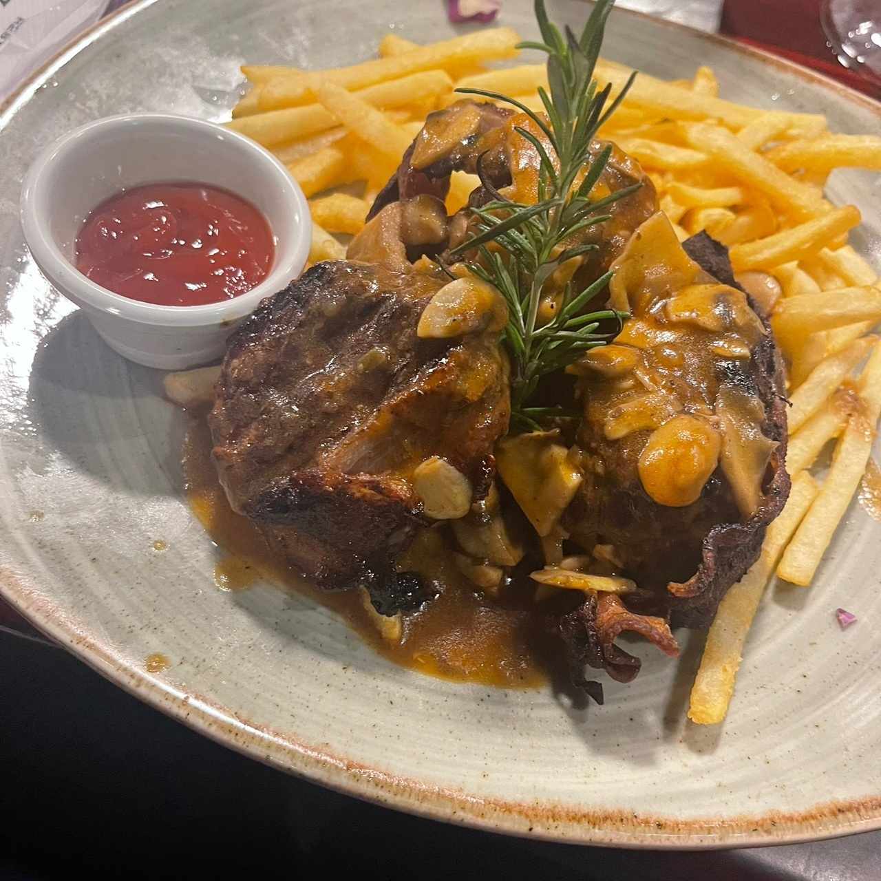 Filete Migñon con Champiñones