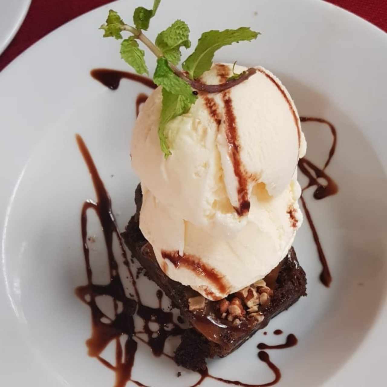Brownie con helado