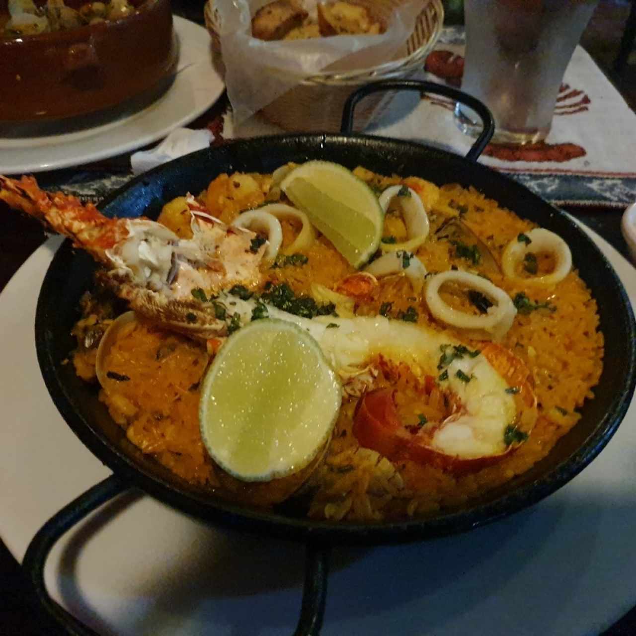 paella de langosta