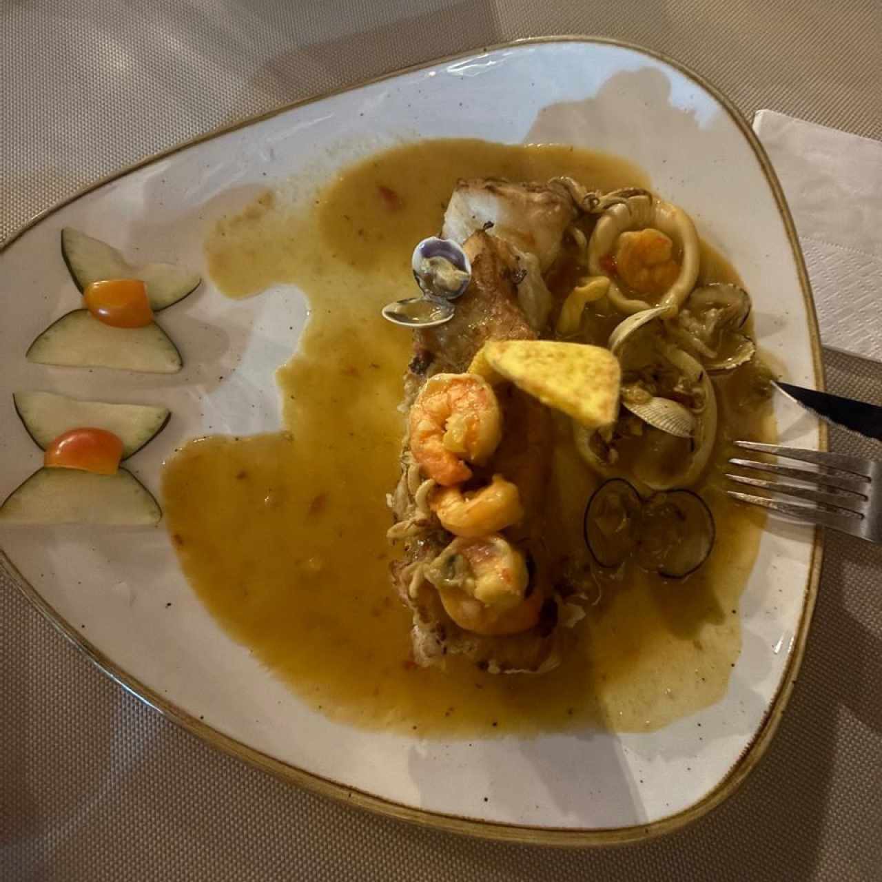 ILETE DE CORVINA EN SALSA MARINERA