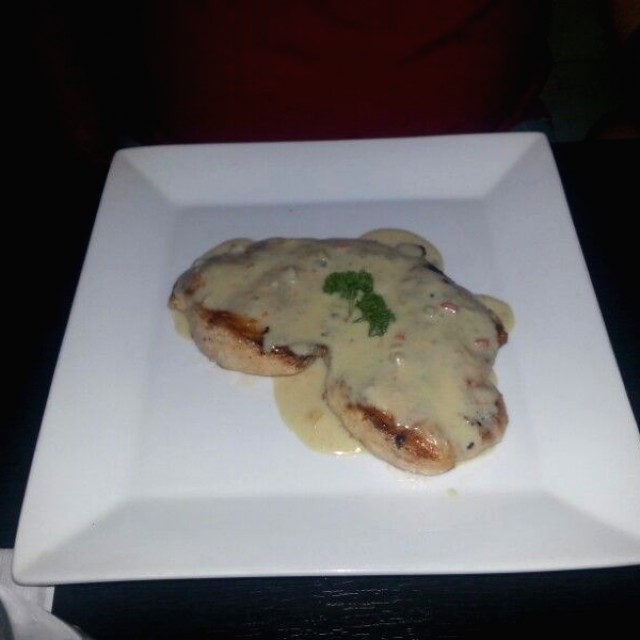 Pollo en salsa de queso azul