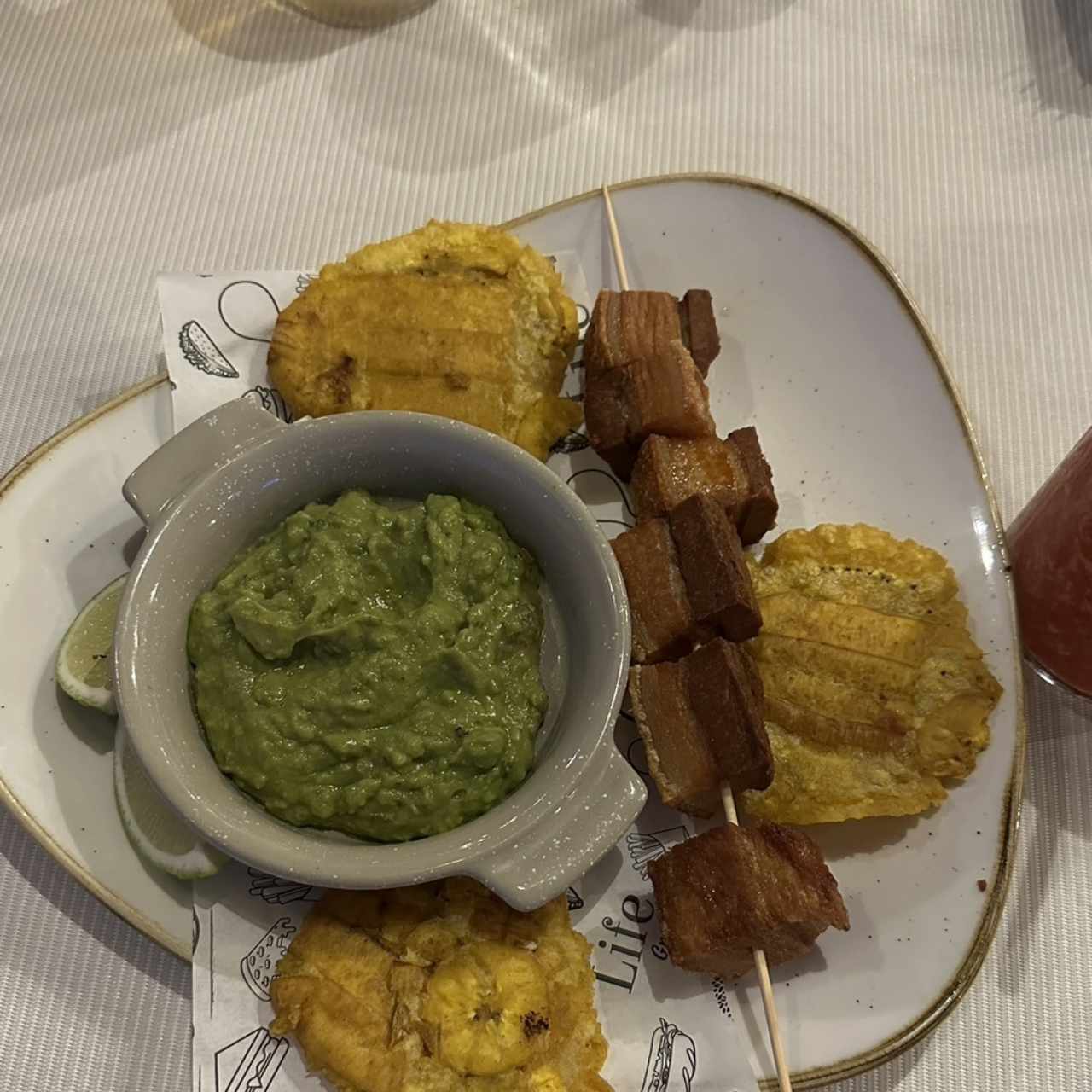 ENTRADAS - Chicharrón con patacones