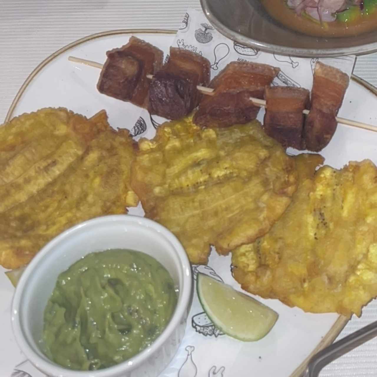 ENTRADAS - Chicharrón con patacones