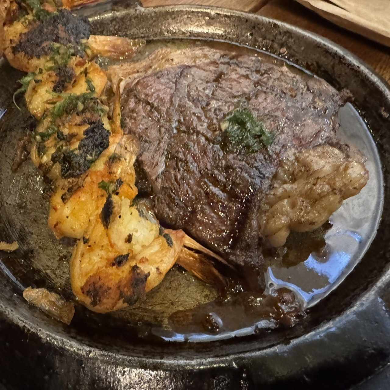 Carne con camarones 