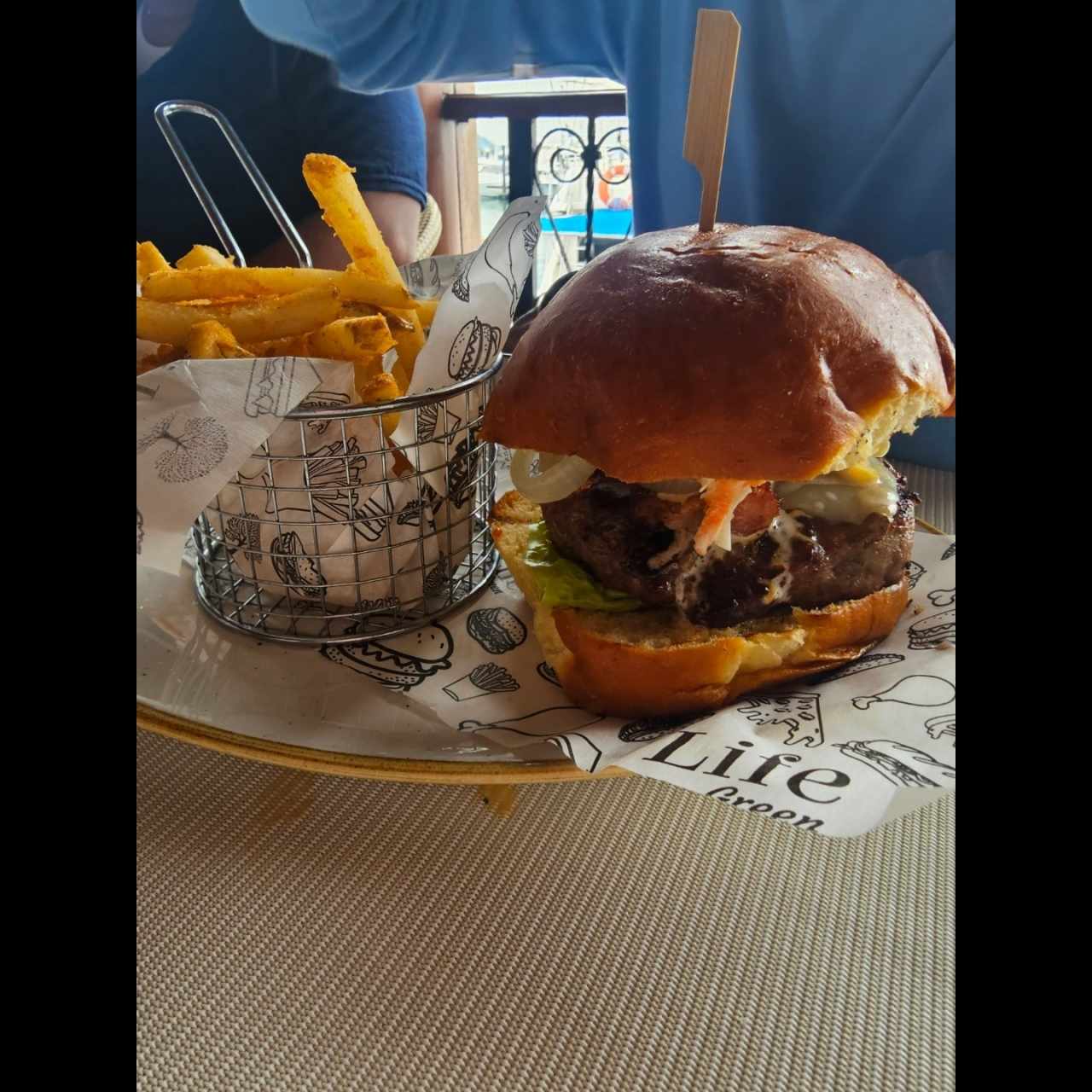 HAMBURGUESA LEÑOS & CARBÓN ANGUS USDA CHOICE
