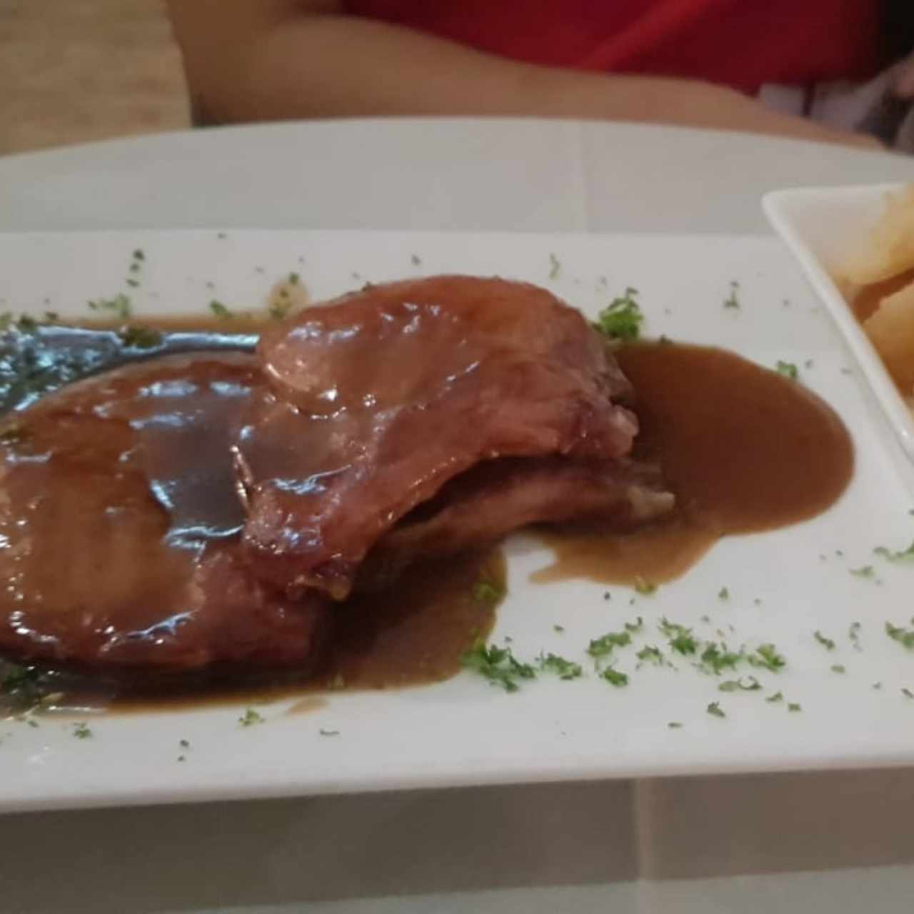 chuleta ahumada en salsa de tamarindo 