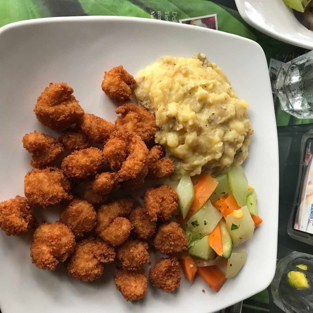 camarones apanados con majado de papas