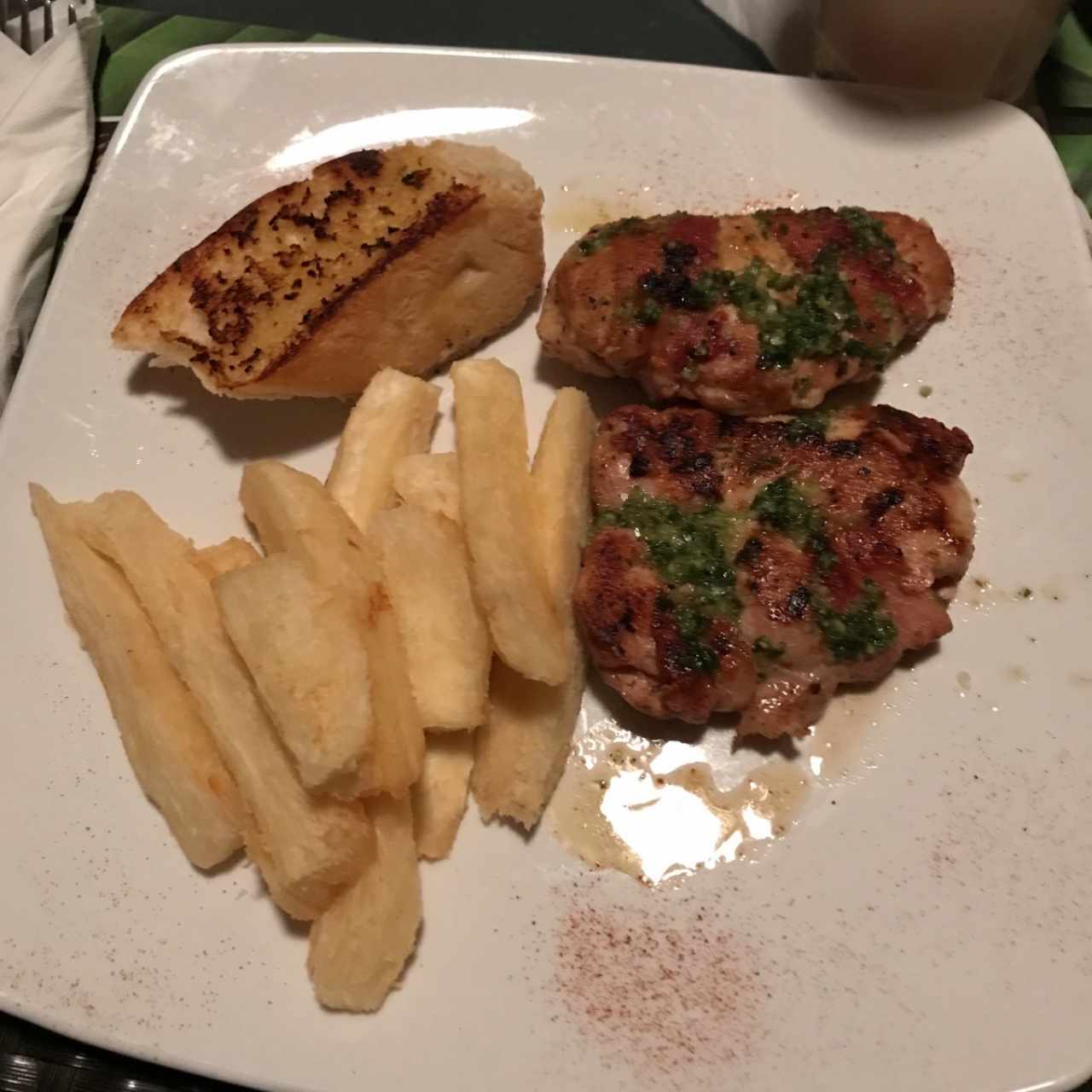 pollo deshusado enrrollado en tocino 