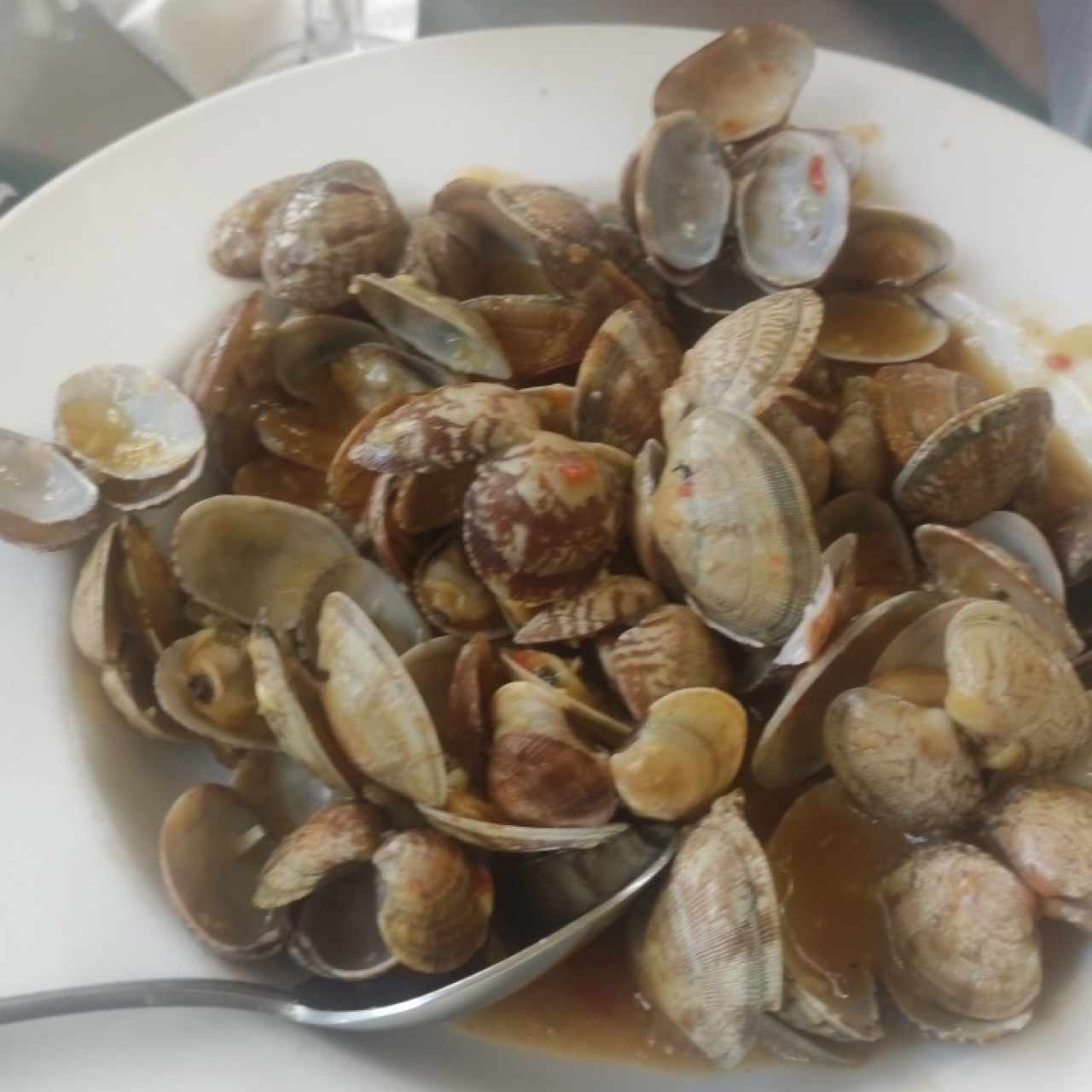 almejas al ajillo
