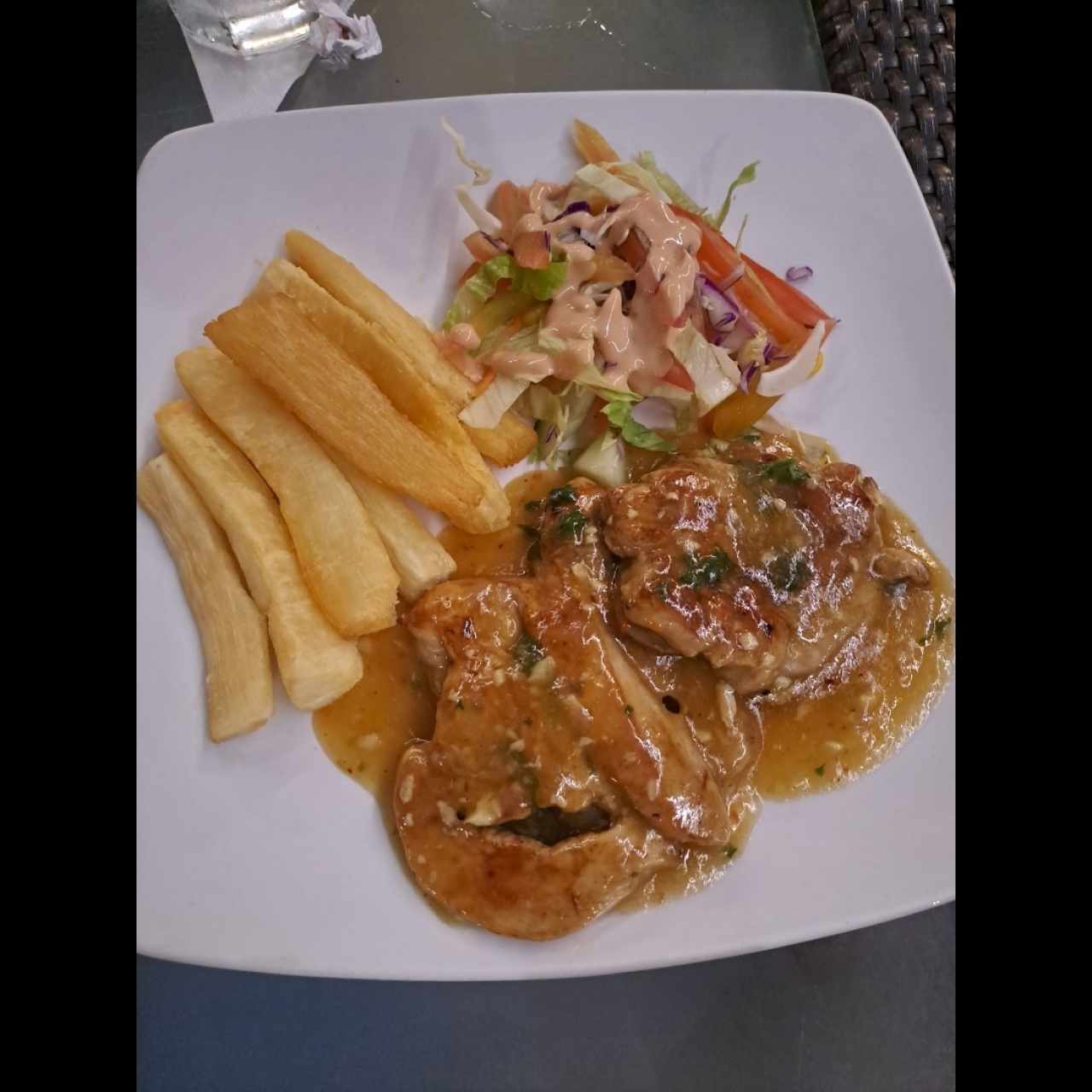 Pollo al ajillo