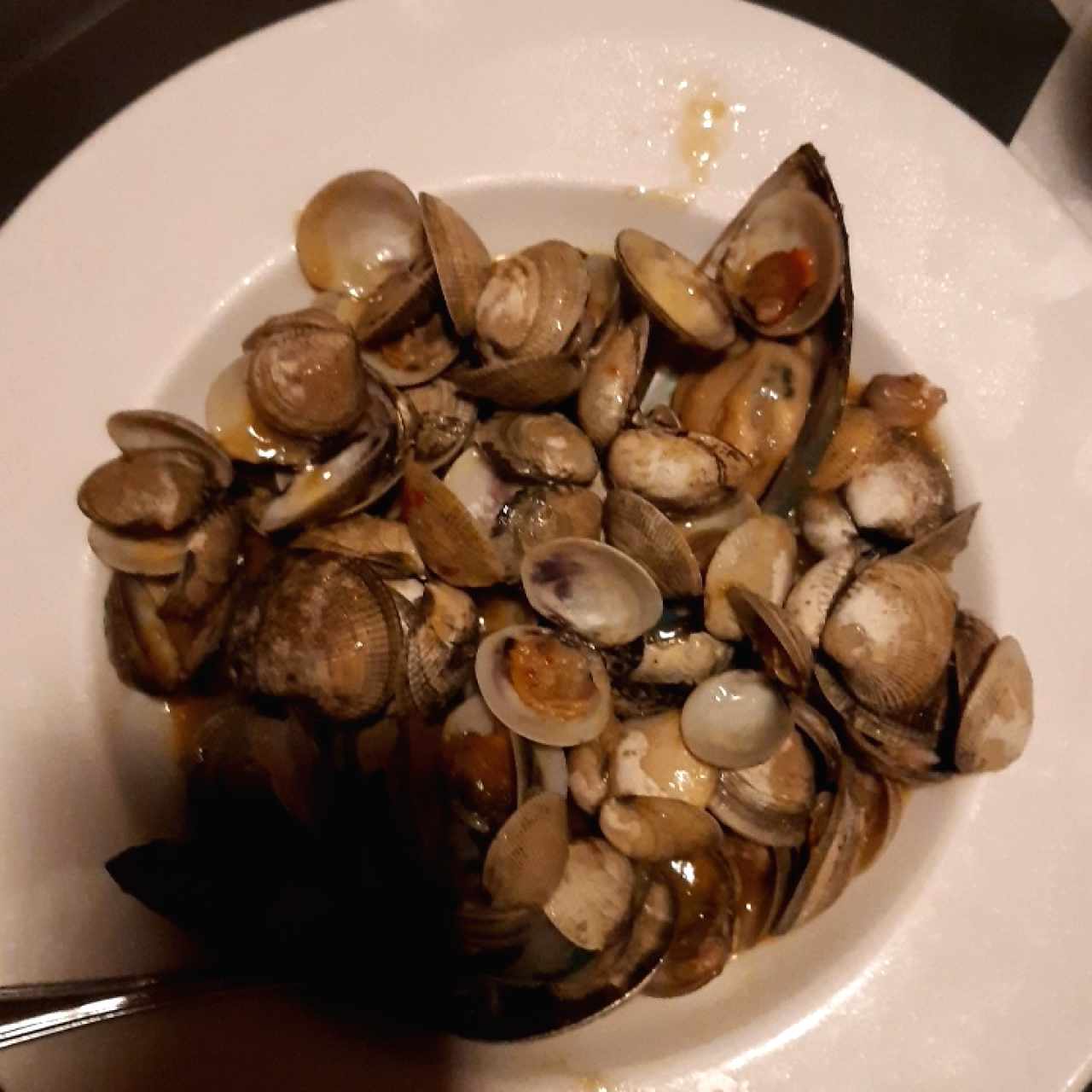 almejas al ajillo