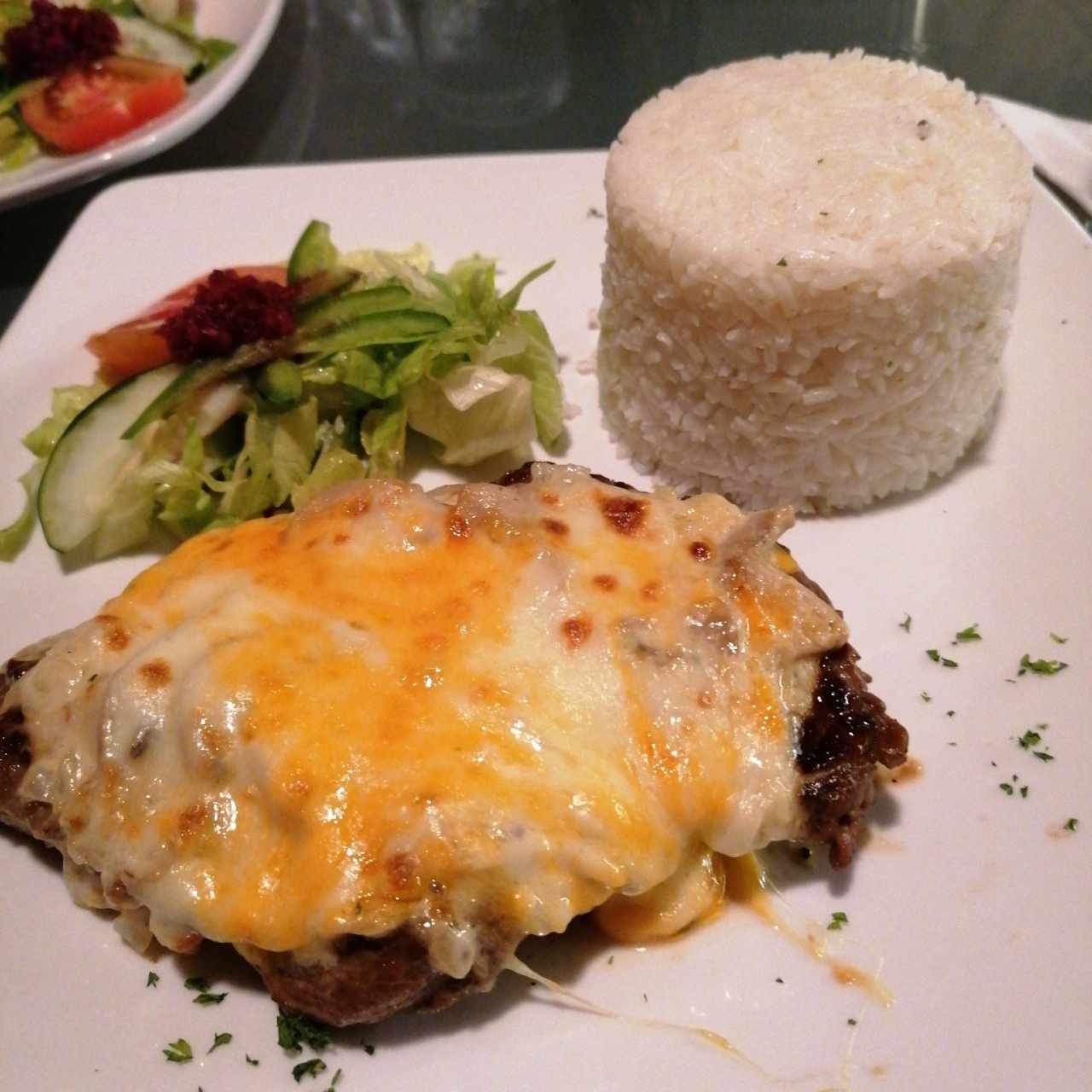 Ribeye gratinado con champiñones