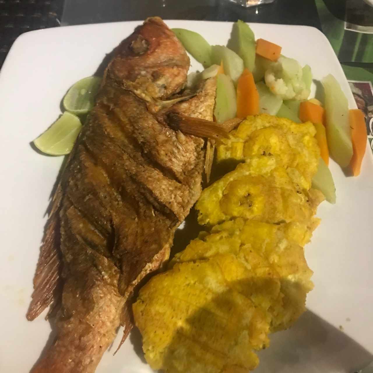 Pargo Frito con Patacones. 