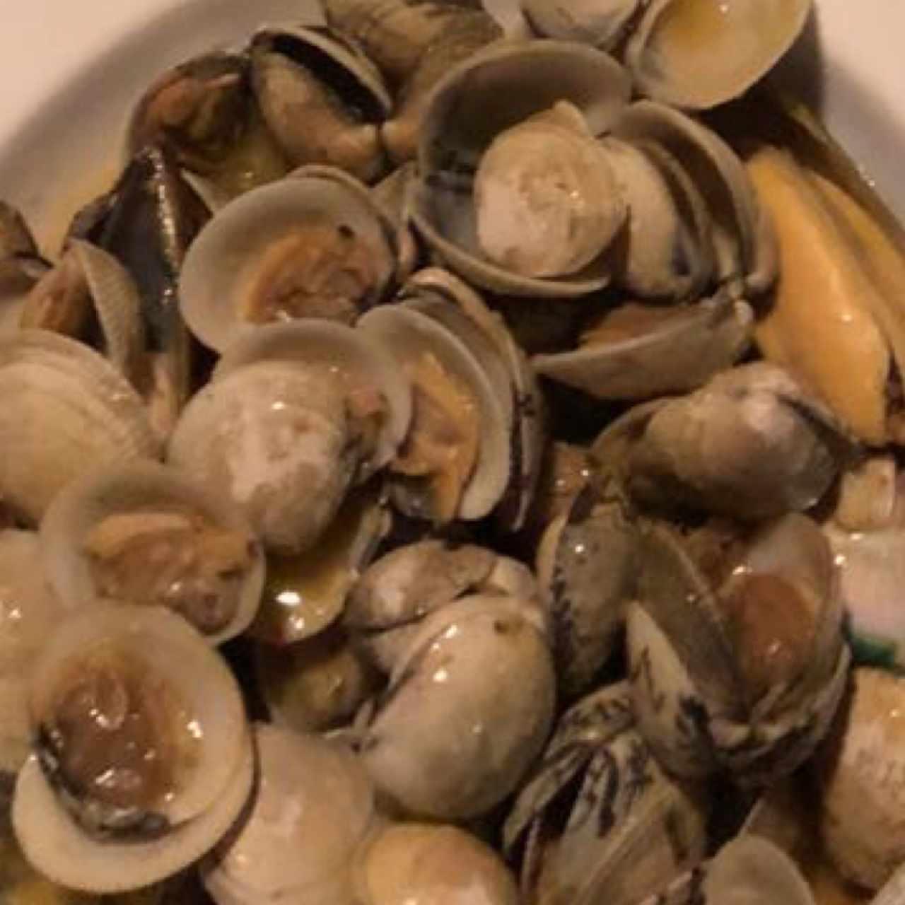 Almejas al ajillo. 😋 Las mejores! 