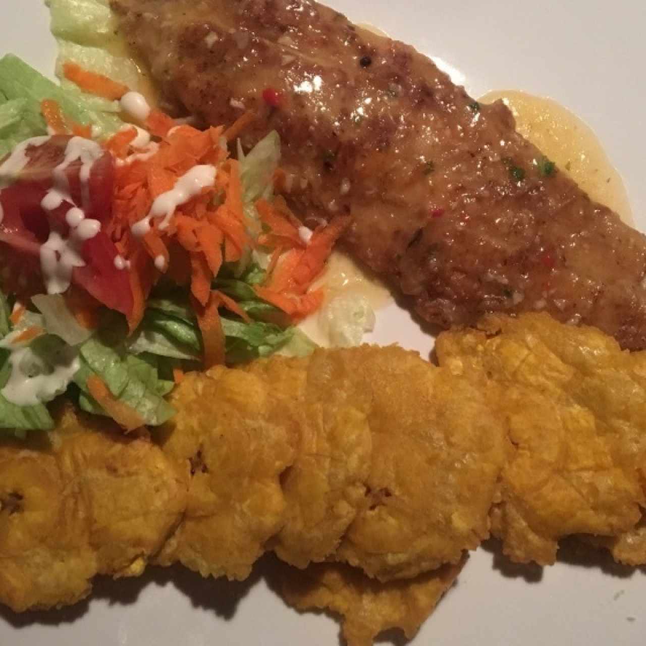 Filete de corvina al ajillo