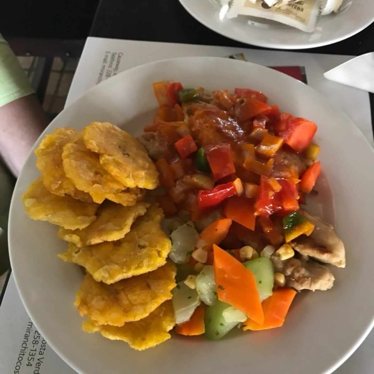 Filete de Corvina a la Criolla con Patacones