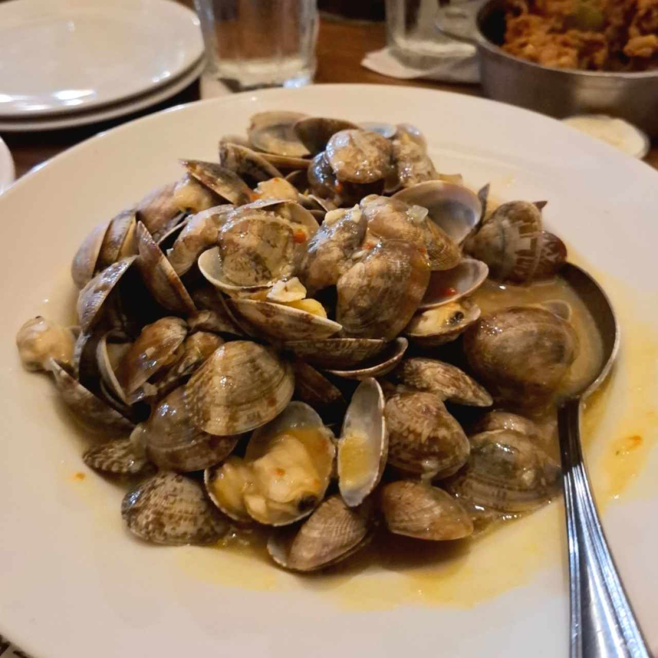 Almejas al Ajillo