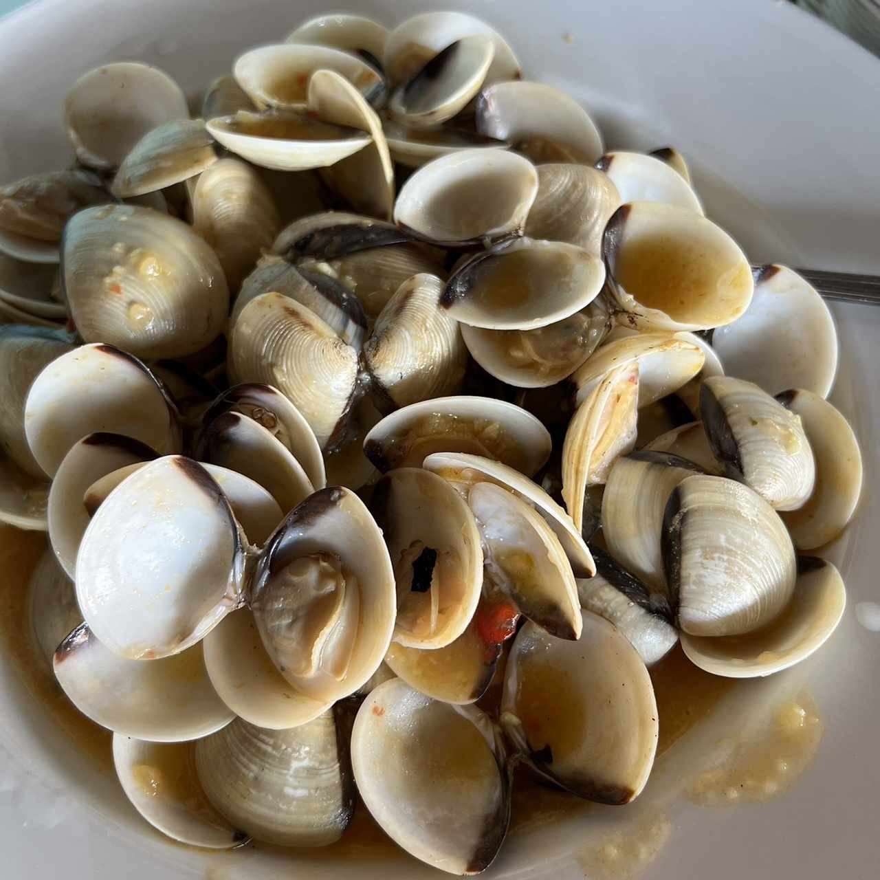 Almejas al Ajillo