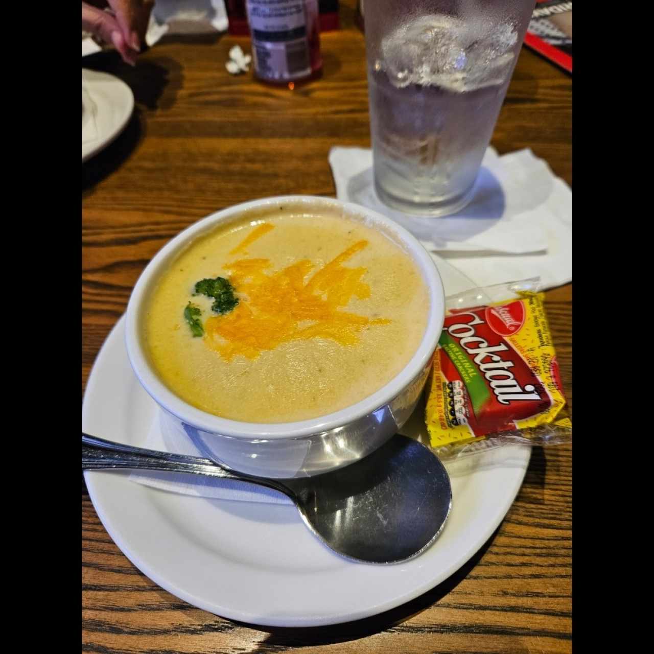 Saladas & Soup - BROCCOLI CHEESE SOUP