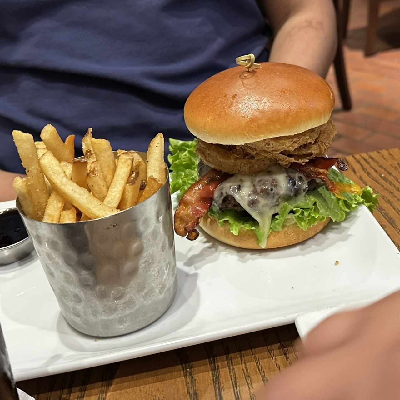 FRIDAYS SIGNATURE WHISKEY-GLAZED BURGER