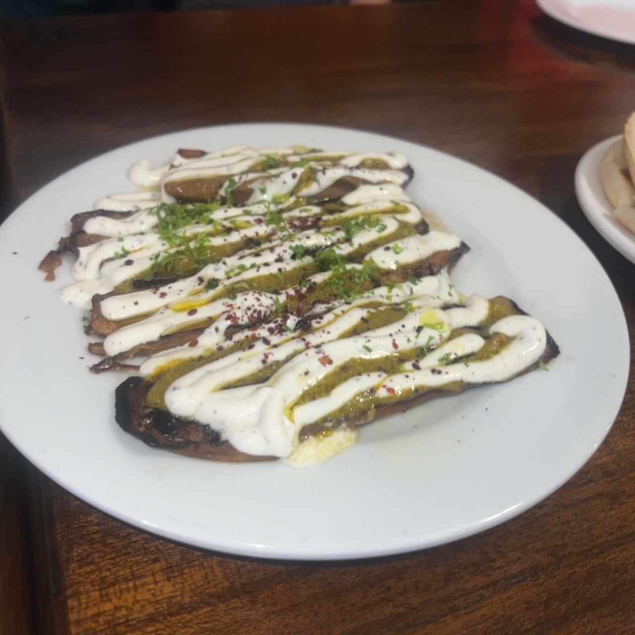 Berenjena con Salsa de Albahaca y Yogurt