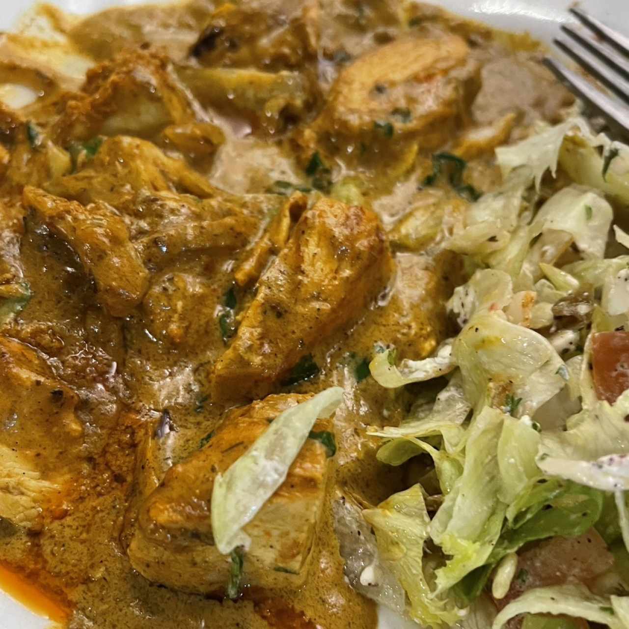 Pollo al Curry Ingles y ensalada Chipre