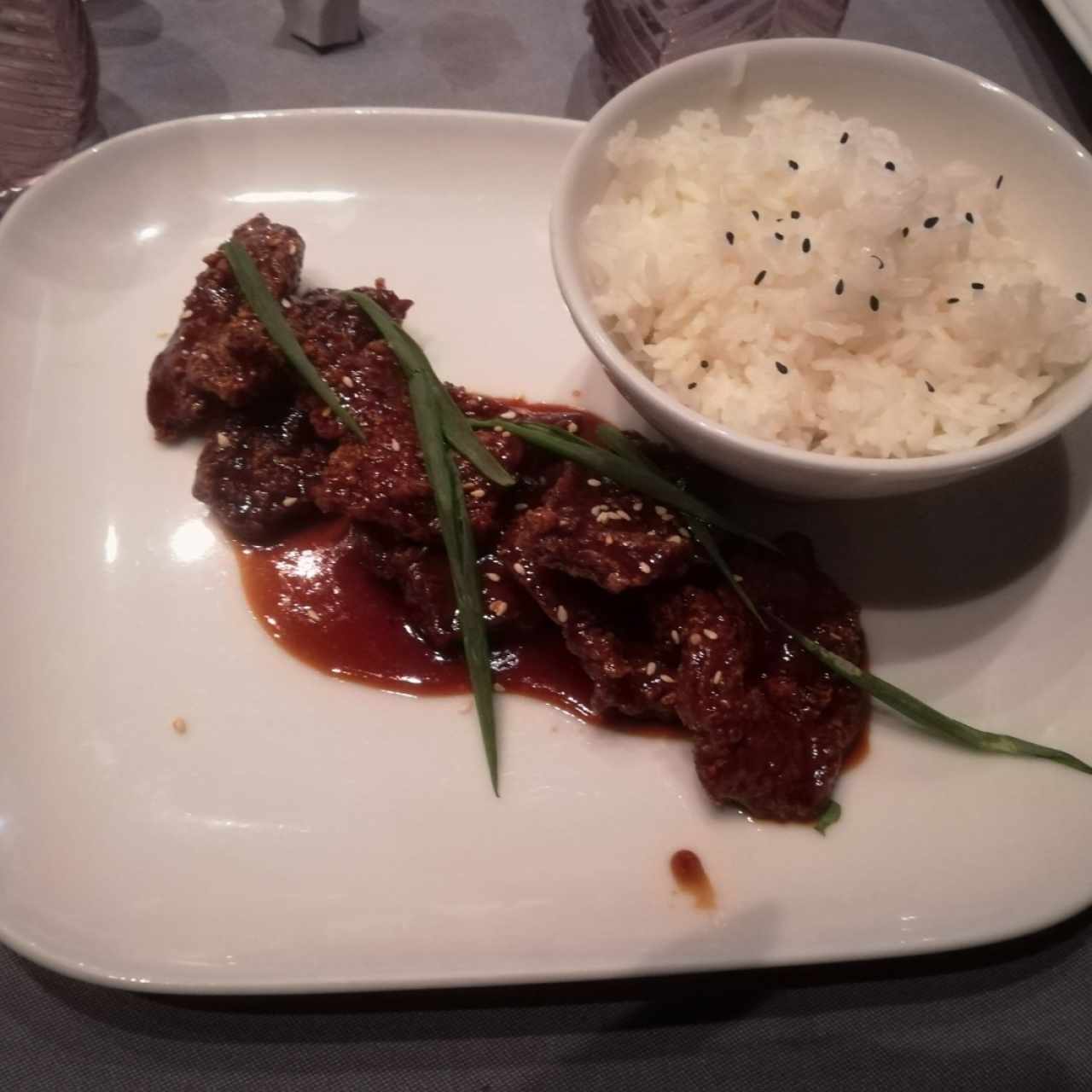 Platos fuertes - ZK Mongolian beef