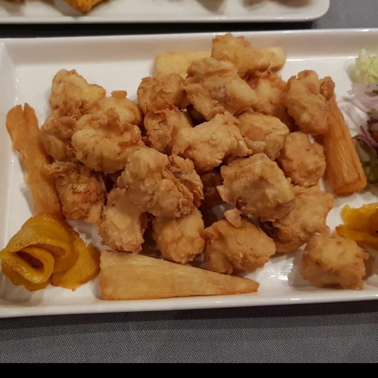 Piqueos - Chicharrón de corvina