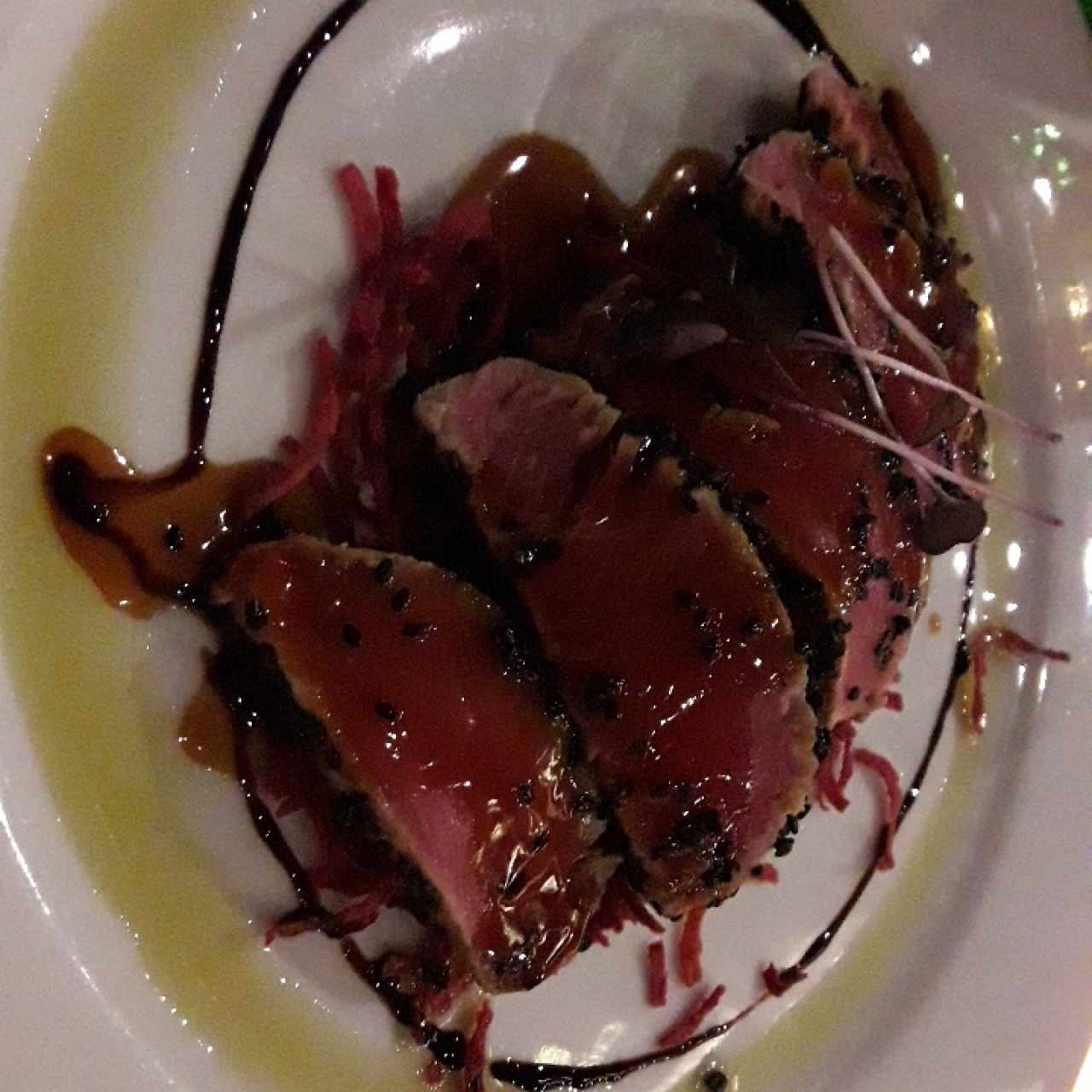 Piqueos - Atún tataki