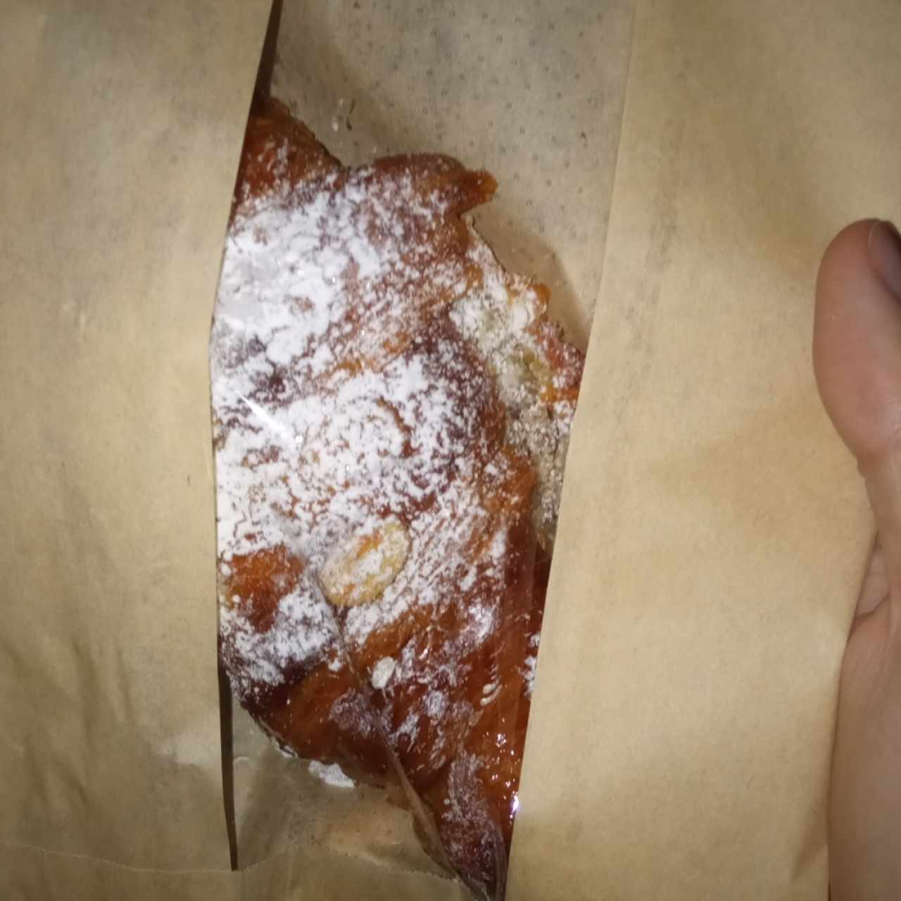 Croissant con almendras