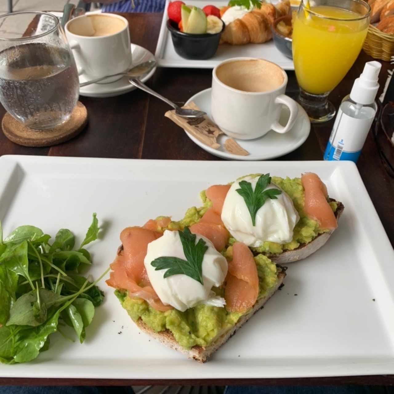 Tostadas con aguacate y salmon 