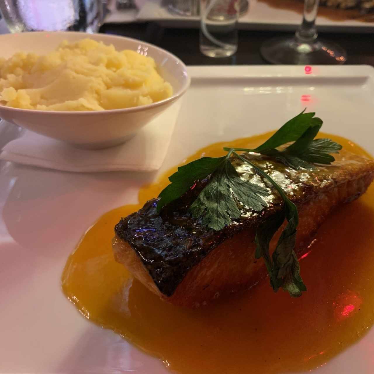 Salmon en salsa de maracuya