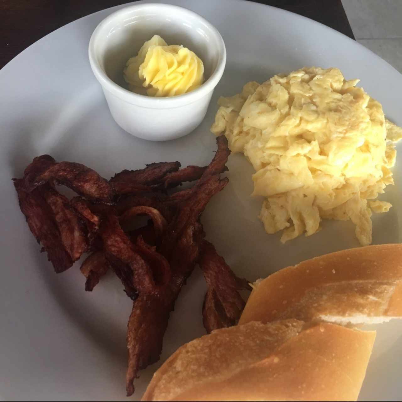 pprcion de huevos , porcion de tocino🥓