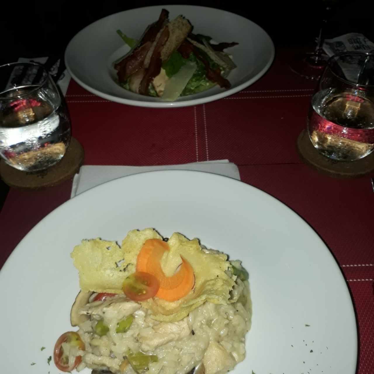 ensalada césar con bacon y rissotto paulet
