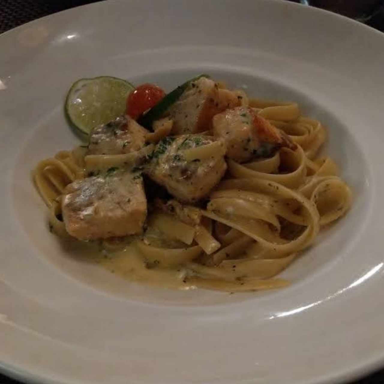 Pasta von salmón en salsa blanca 