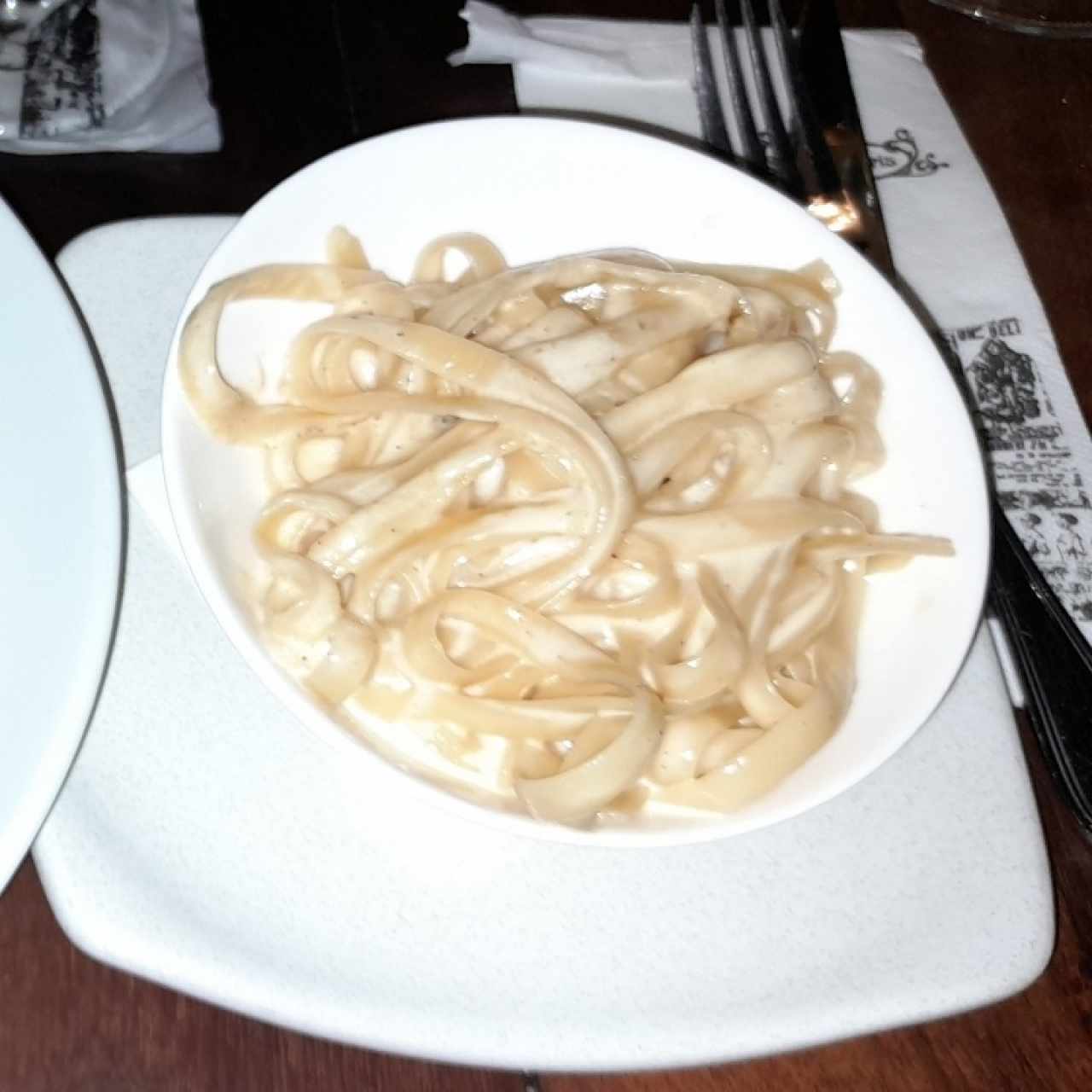 Tallarines en salsa blanca