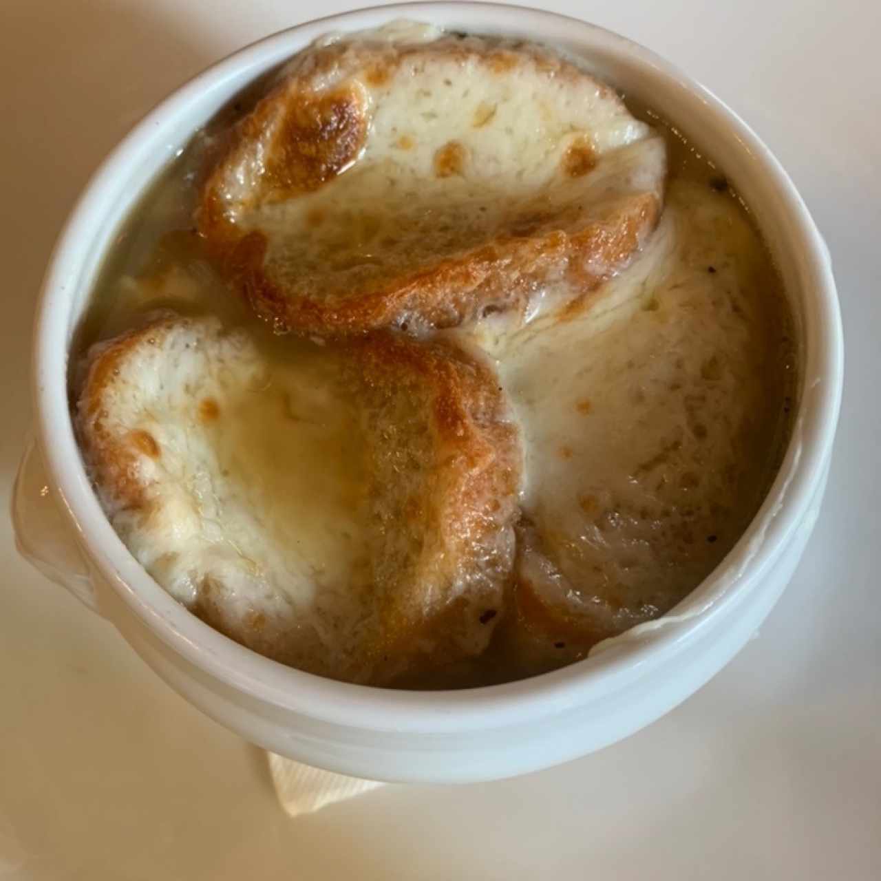 sopa de cebolla gratinada 