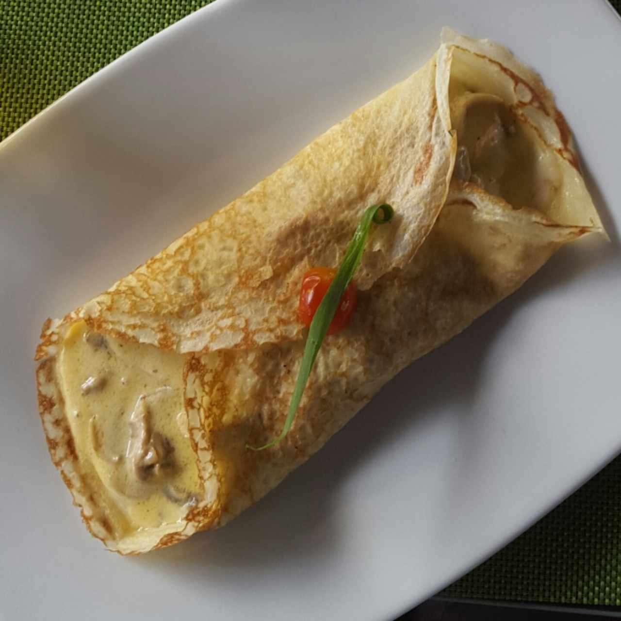 Crepes de pollo y hongos