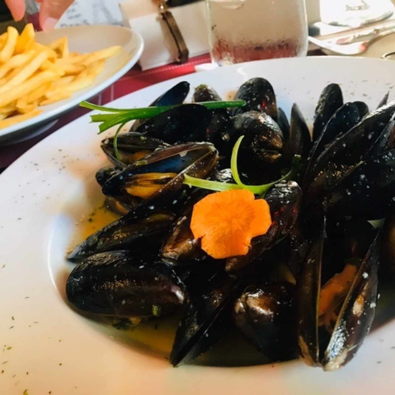 Moules Mariniéres, Frites á volonté