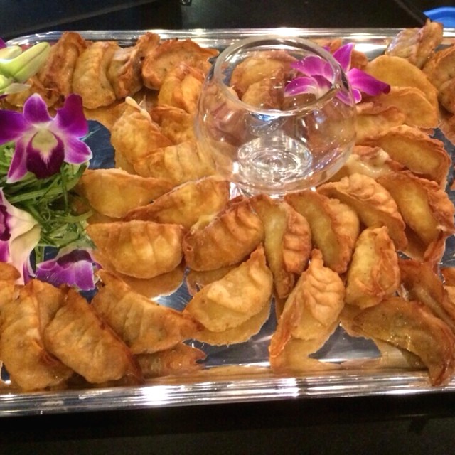 Bandeja de evento - gyosas de queso