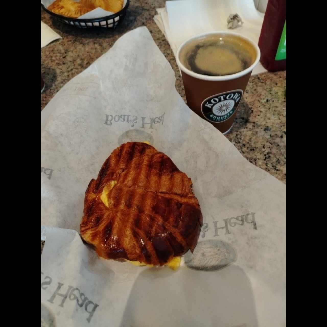 Desayunos - El Piggie y café americano 