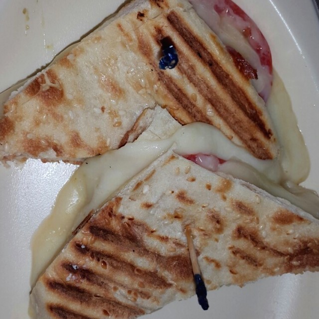 Panini tres quesos 