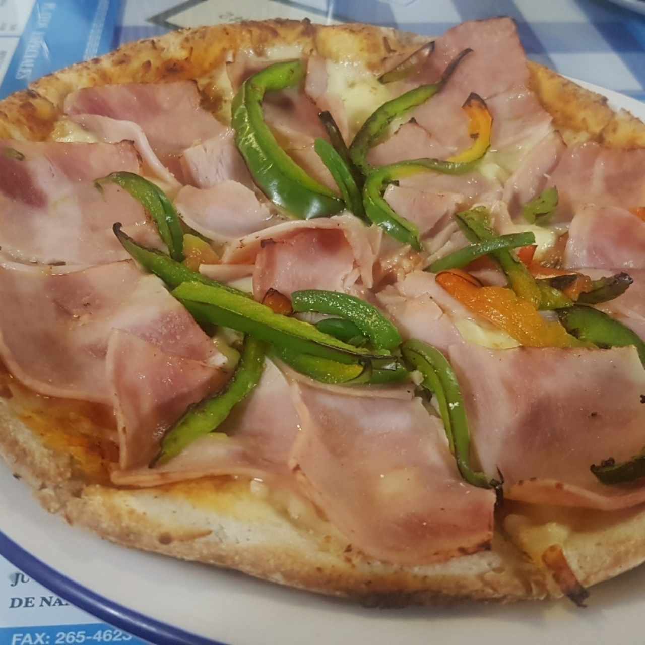 Pizza de jamon con extra de pimenton