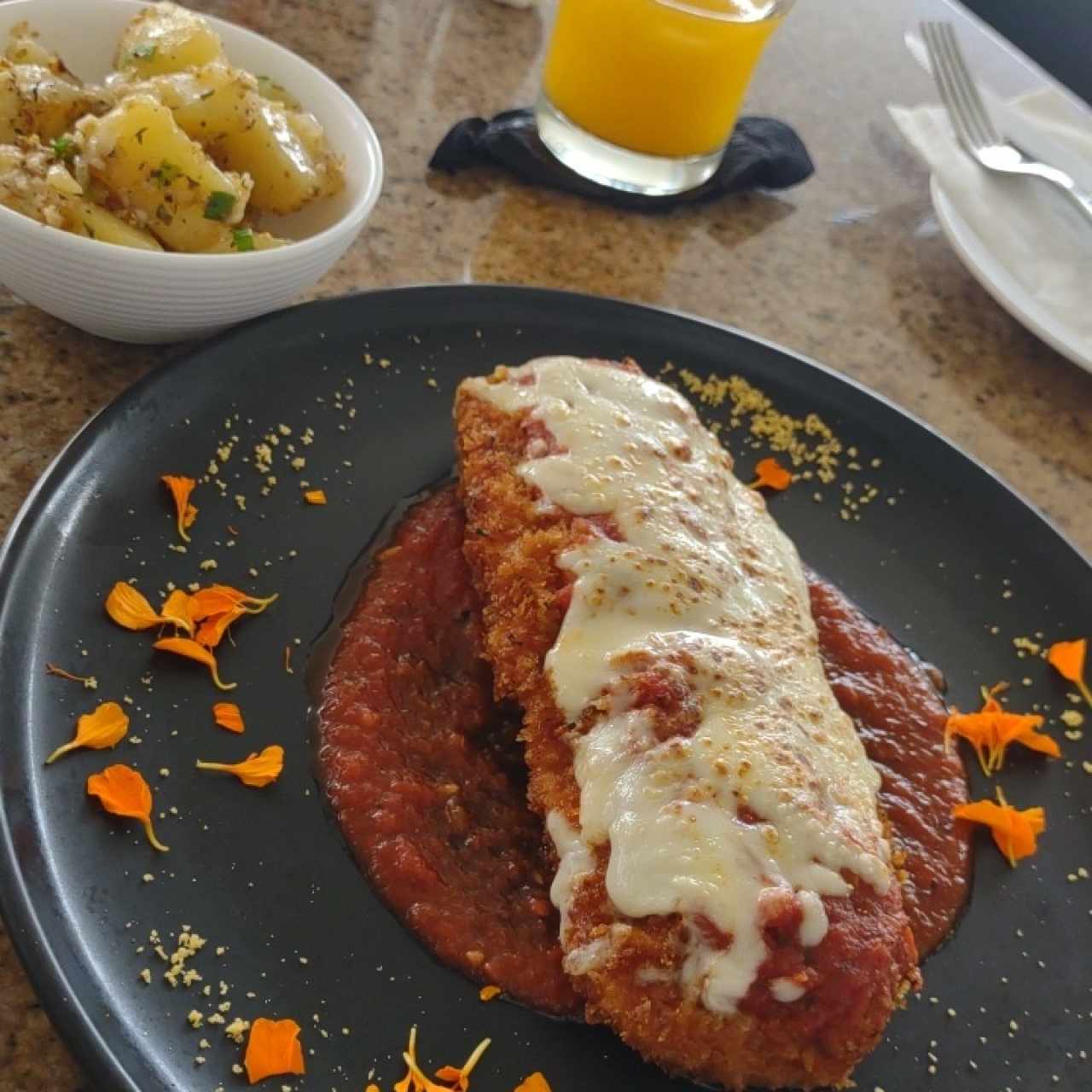 Milanesa de Pollo con papas salteadas