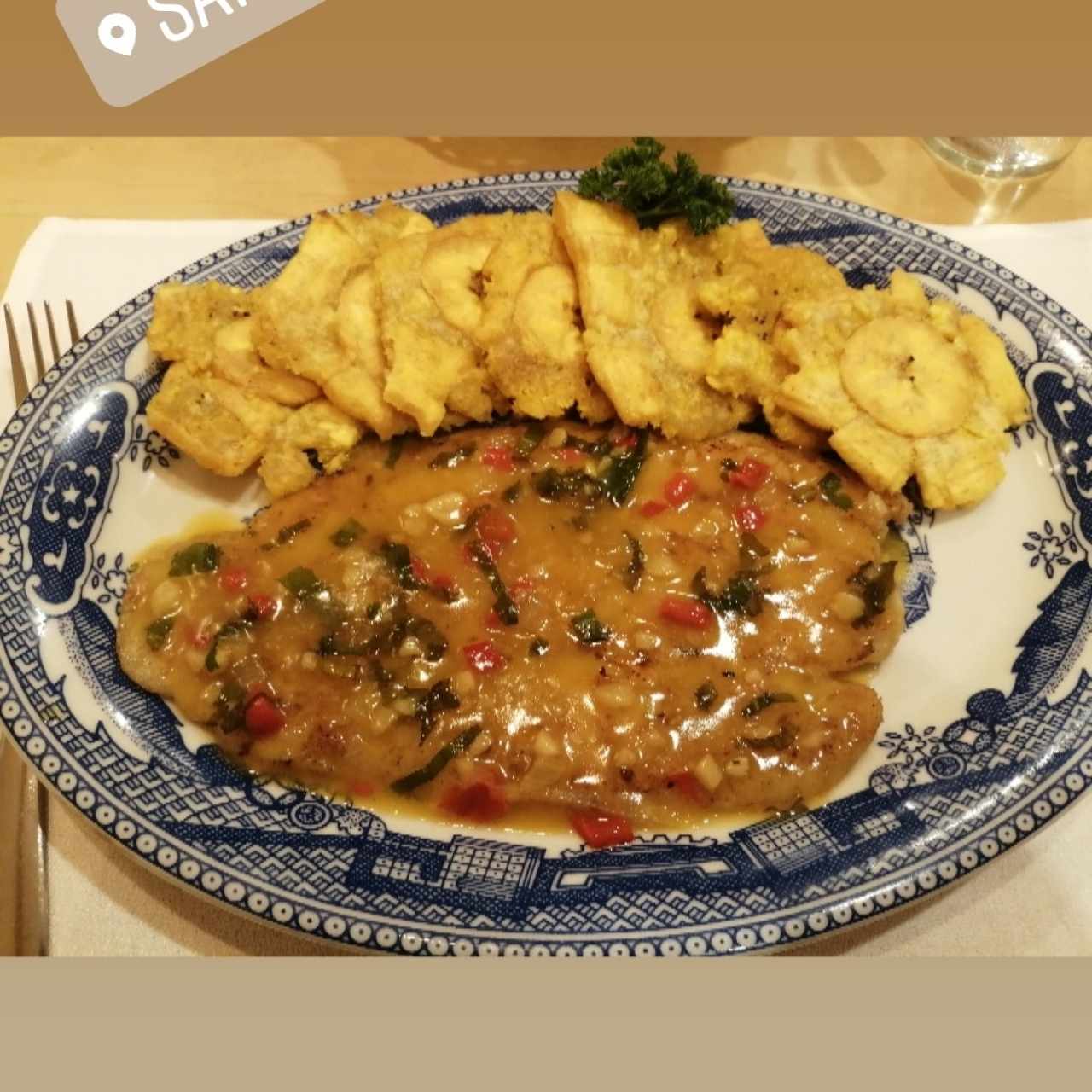 Corvina al Ajillo con Patacones